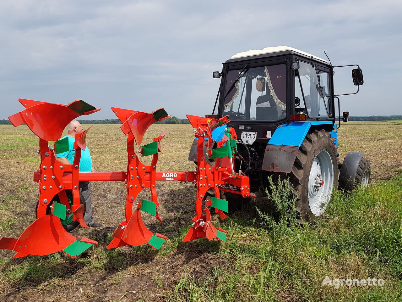 novi Agro-Masz Plug oborotniy 3-korpusniy 25*30*35*40 sm reverzibilni plug