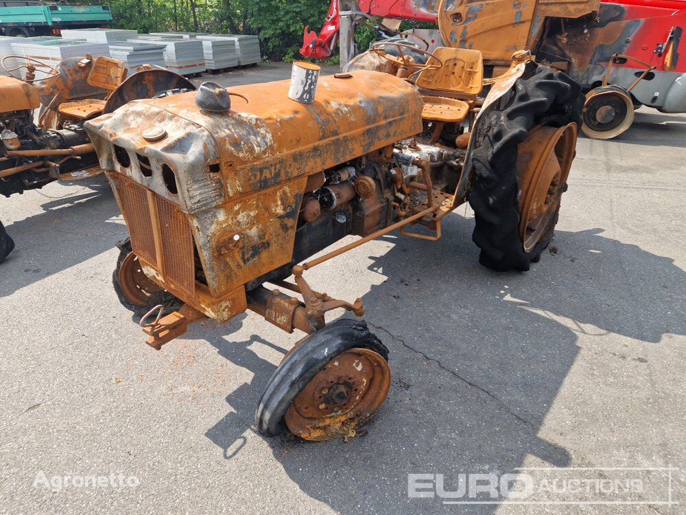 Burn Damaged traktor točkaš po rezervnim dijelovima